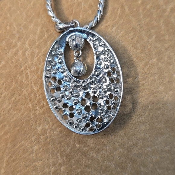 Silver tone pendant - Picture 5 of 8